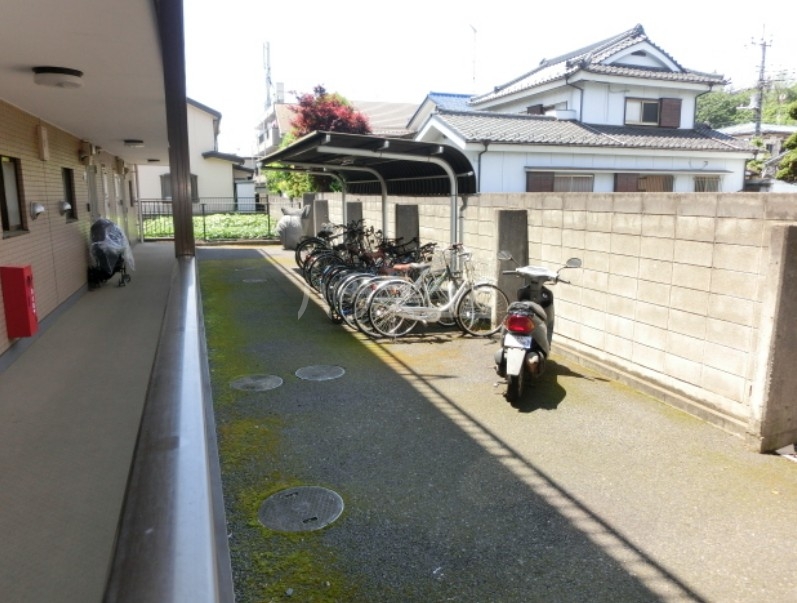 23/27 エントランス