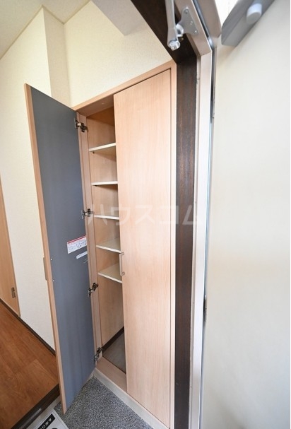 22/27 エントランス