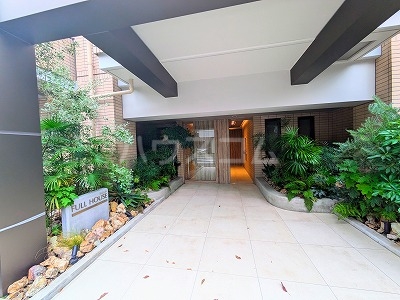 21/30 エントランス