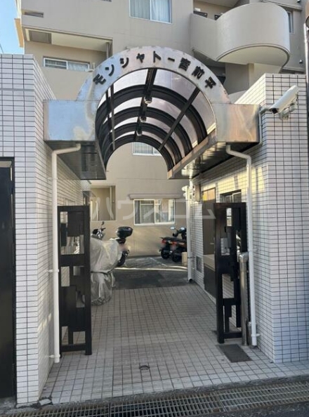 2/3 エントランス