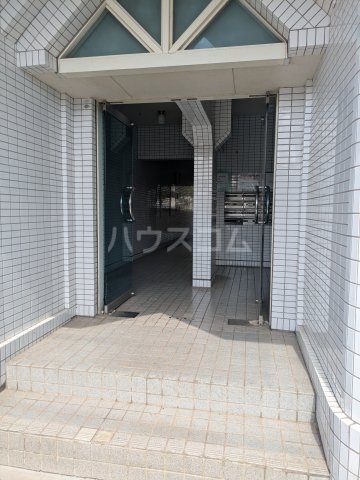 21/30 エントランス