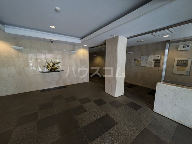 18/27 エントランス