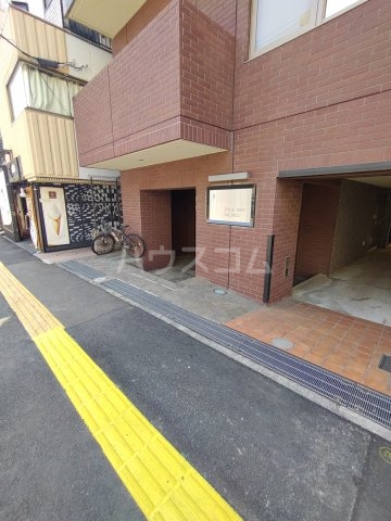 21/30 エントランス