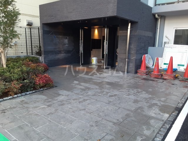 24/30 エントランス