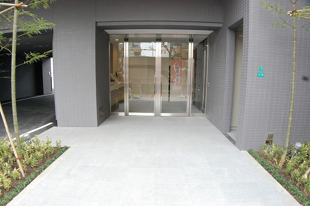 26/30 エントランス