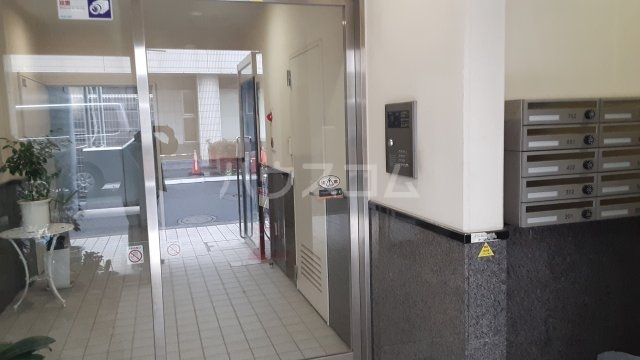 28/30 エントランス