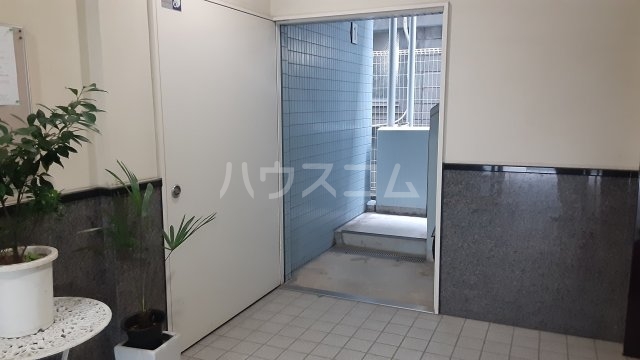 3/4 エントランス