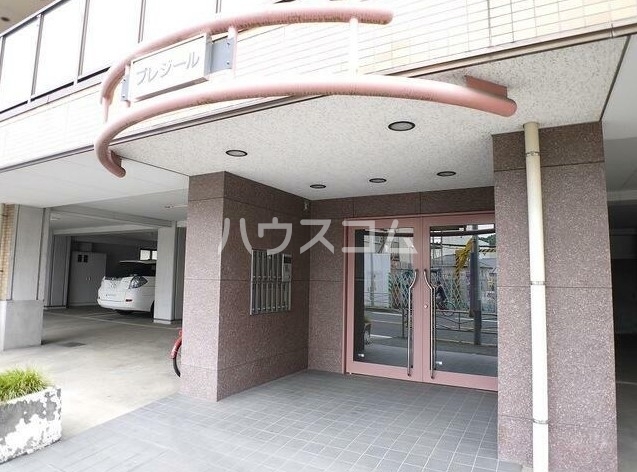 24/30 エントランス