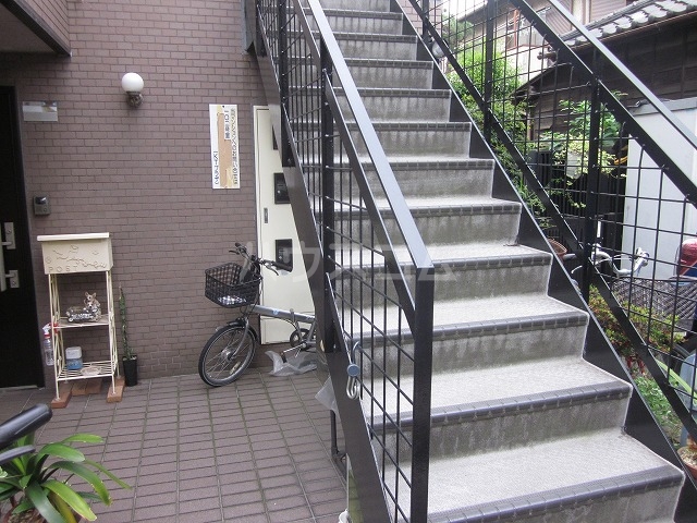 22/28 エントランス