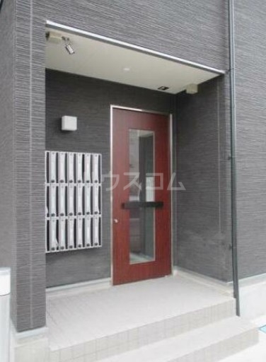 16/17 エントランス