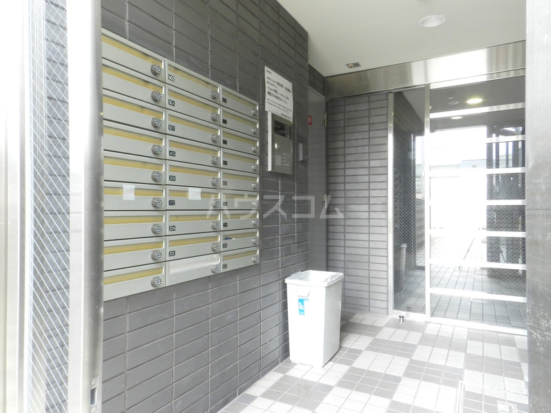 16/16 エントランス