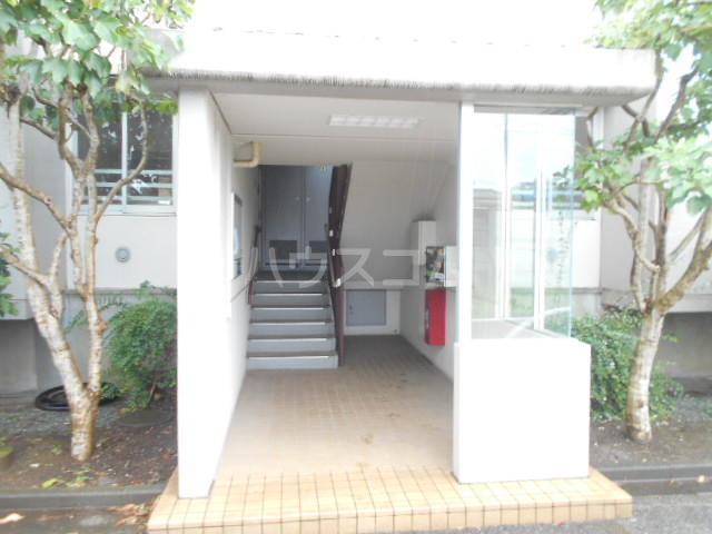 26/30 エントランス