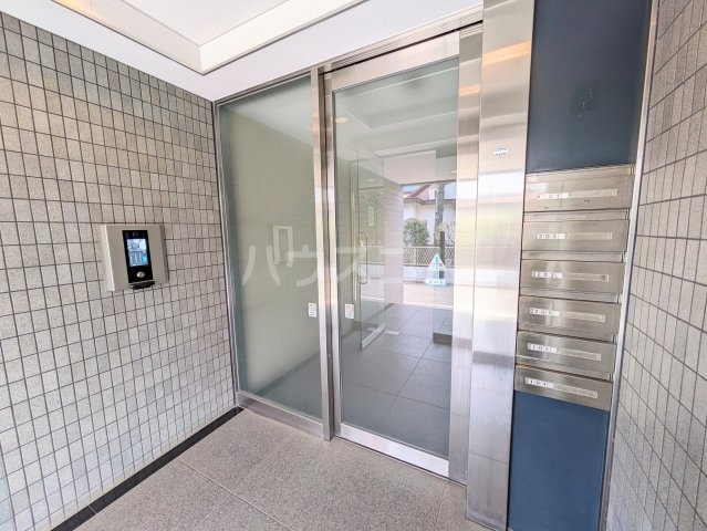 28/30 エントランス