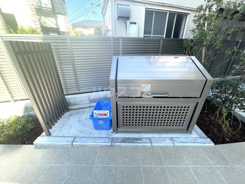 28/30 エントランス