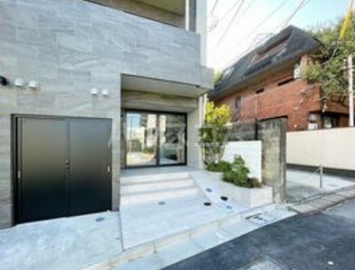 13/13 エントランス