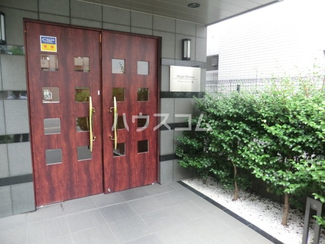 22/28 エントランス