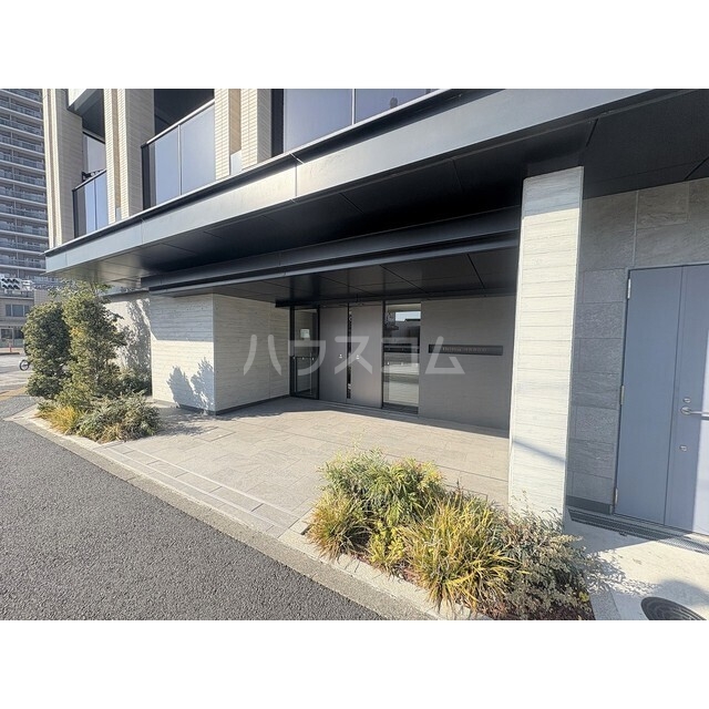 19/27 エントランス