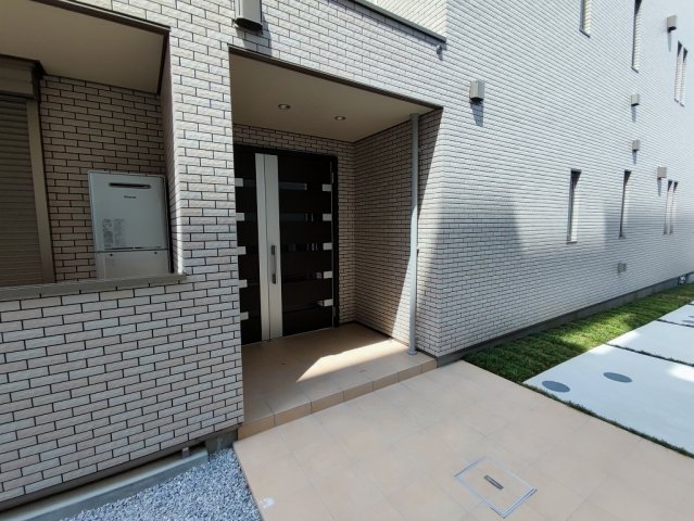 21/30 エントランス