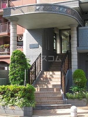 14/19 エントランス