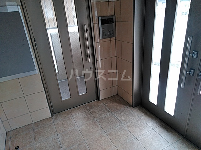 19/23 エントランス