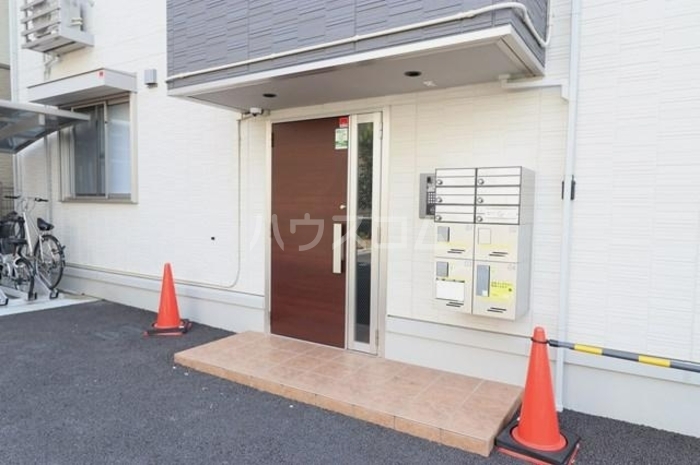 18/25 エントランス