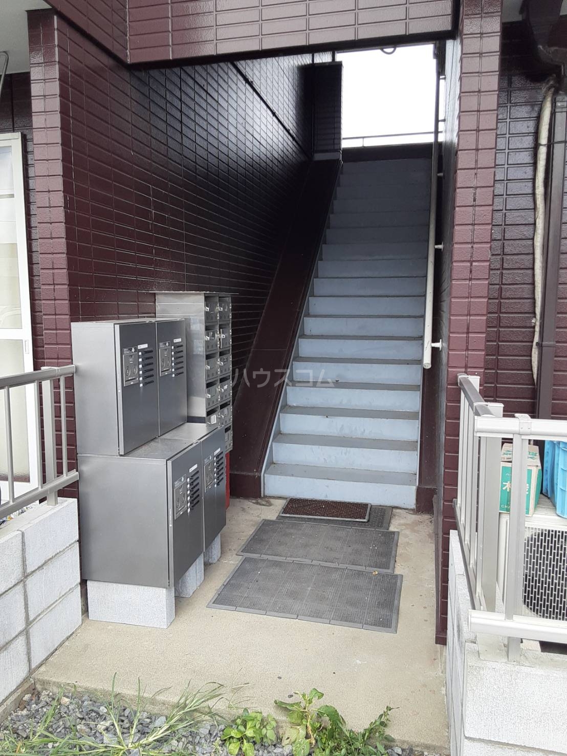 24/30 エントランス