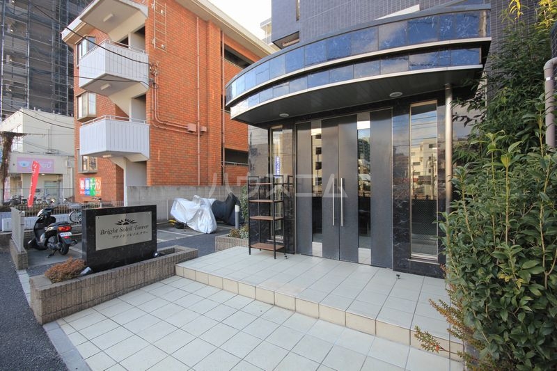 18/21 エントランス