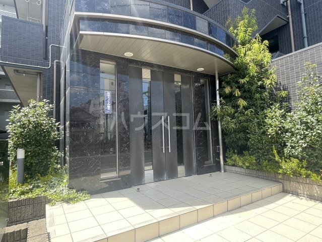 20/21 エントランス