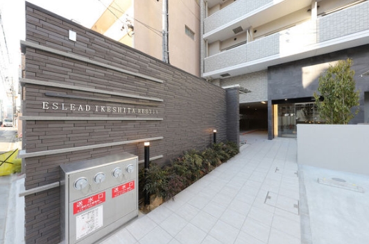 20/28 エントランス