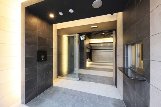 21/28 エントランス