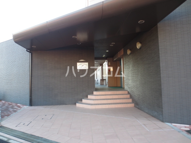 18/25 エントランス