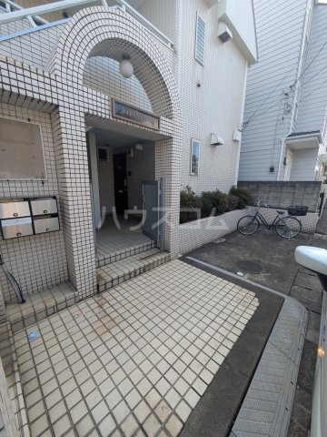 16/19 エントランス