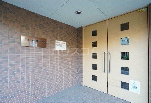 16/23 エントランス