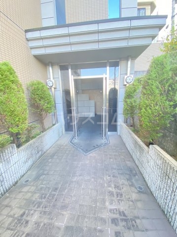 23/30 エントランス