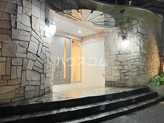 24/30 エントランス