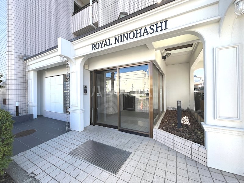 18/28 エントランス