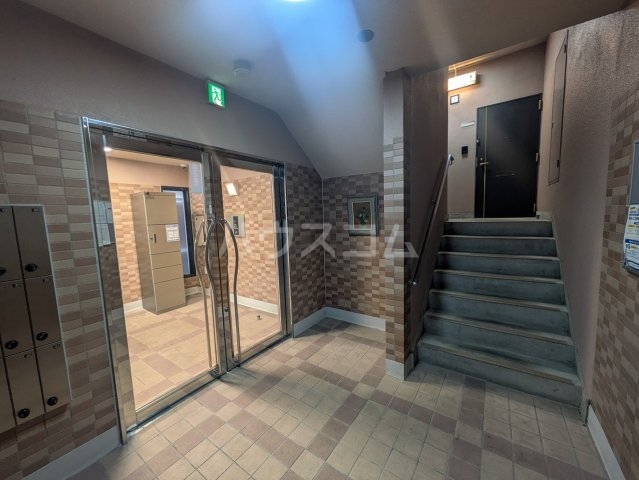 27/30 エントランス