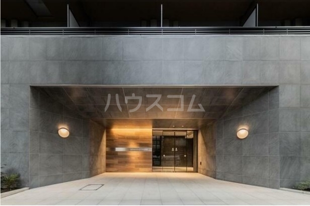 18/28 エントランス