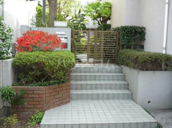 18/24 エントランス