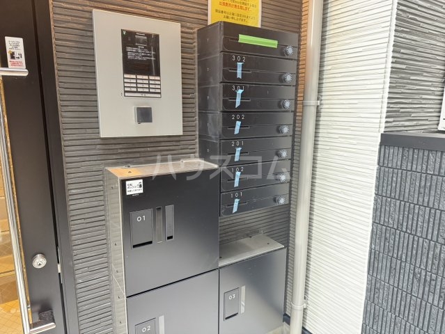 19/27 エントランス