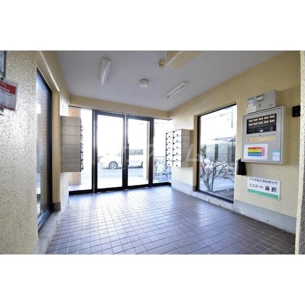 15/17 エントランス