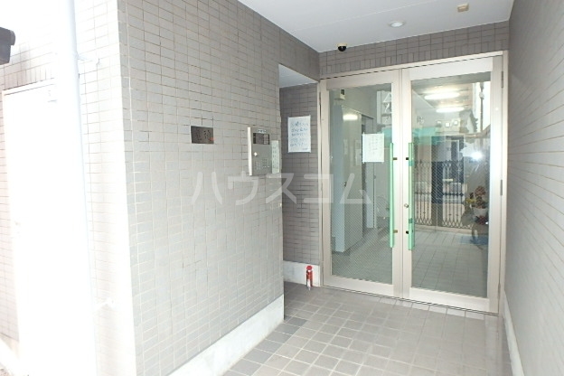 21/30 エントランス