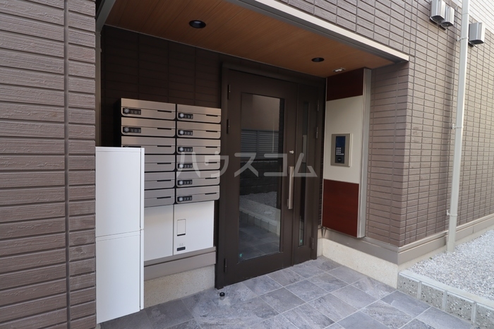 16/25 エントランス