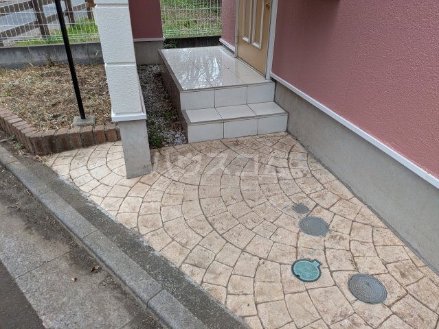 25/30 エントランス