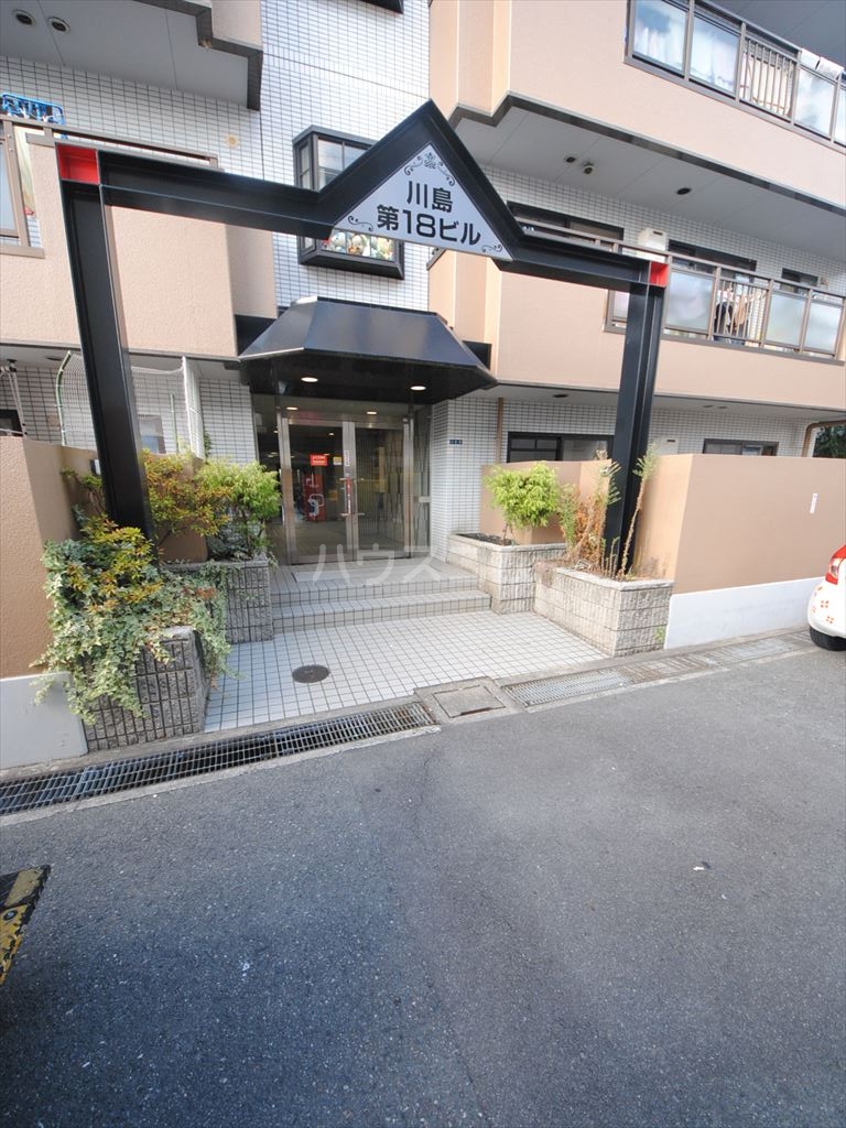 27/30 エントランス