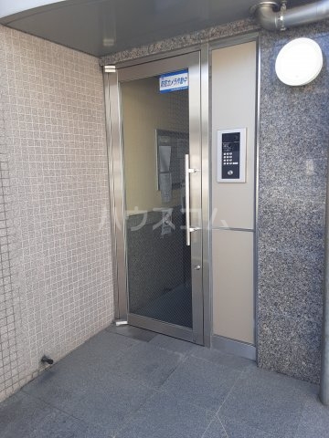 20/21 エントランス