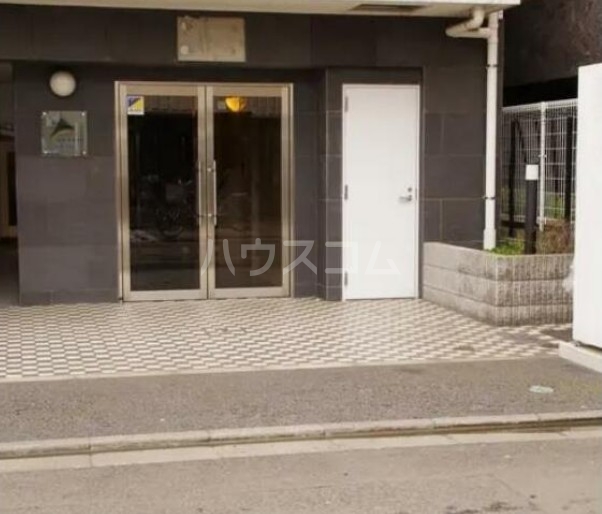 14/18 エントランス