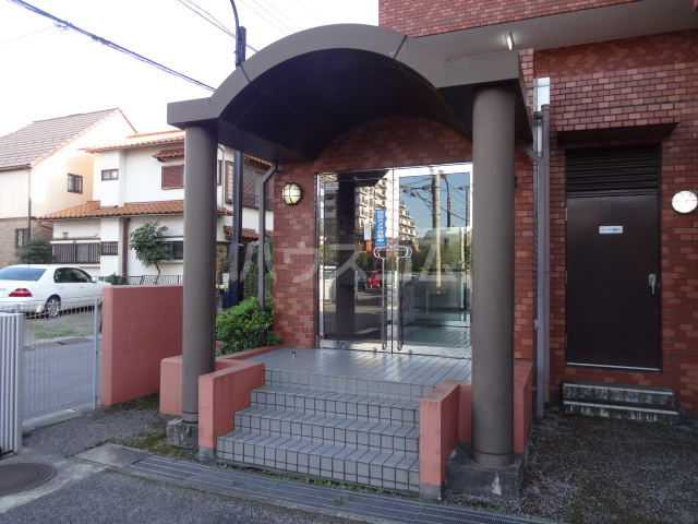 28/30 エントランス