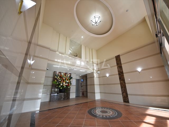 18/23 エントランス