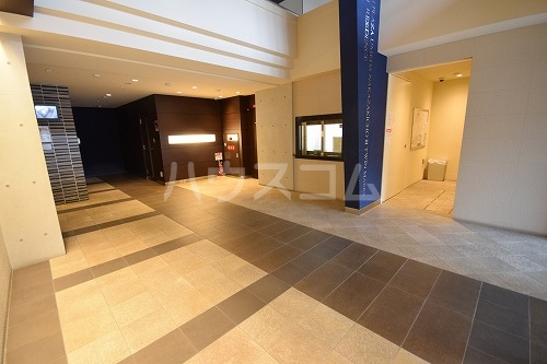 25/30 エントランス